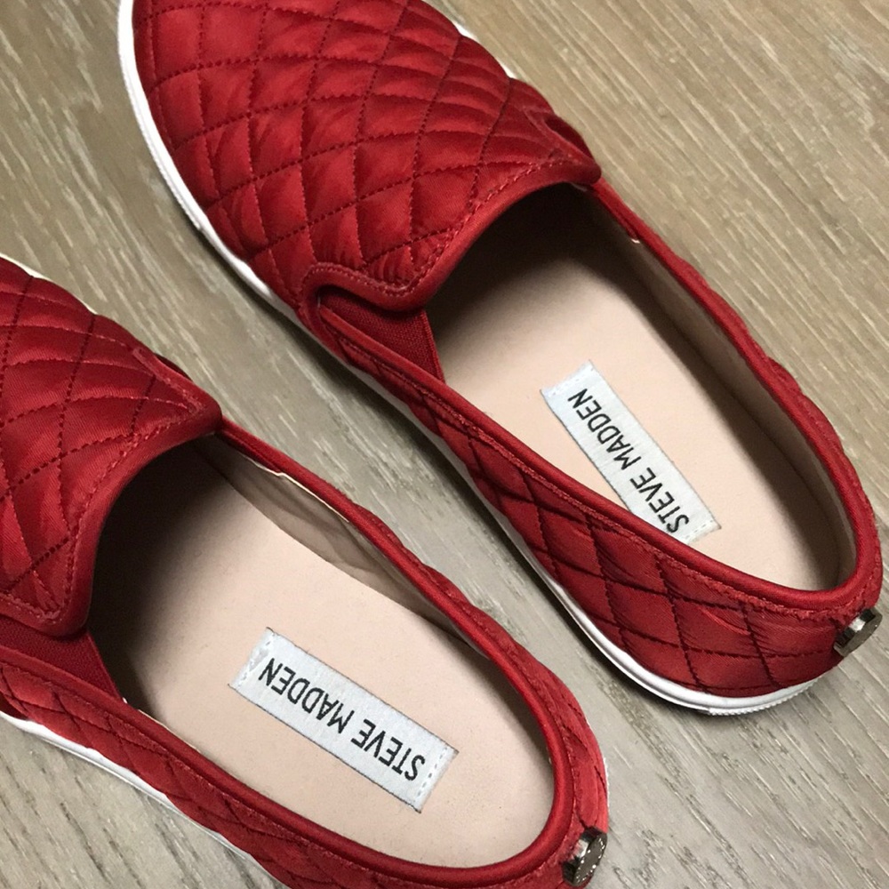 Steve Madden red quilted shoes